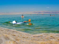Bagno nel Mar Morto
